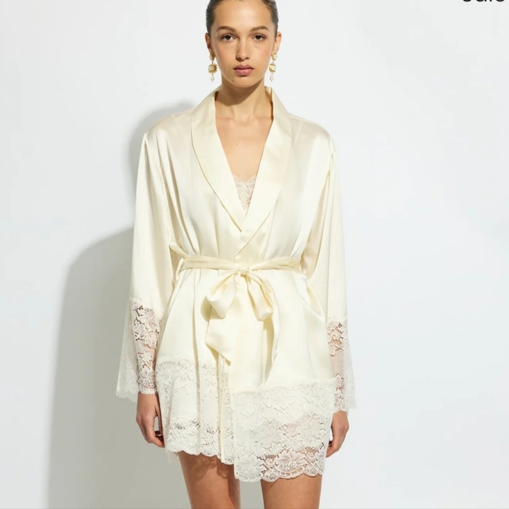 Ginia Magnolia Silk Lace Robe Size AU12 Pearled Ivory